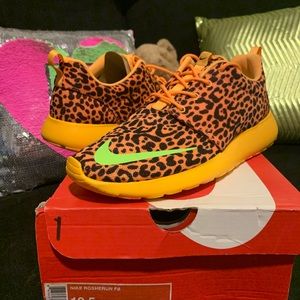 Men’s Nike RosheRun FB sneaker